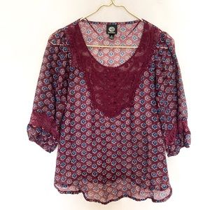Patterned blouse with lace detail